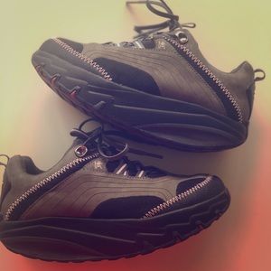 MBT Chapa W Rock Toning Walker Shoes